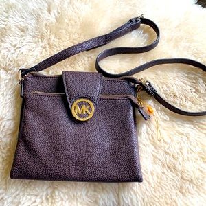 Brown Michael Kors cross body purse ((brand new))